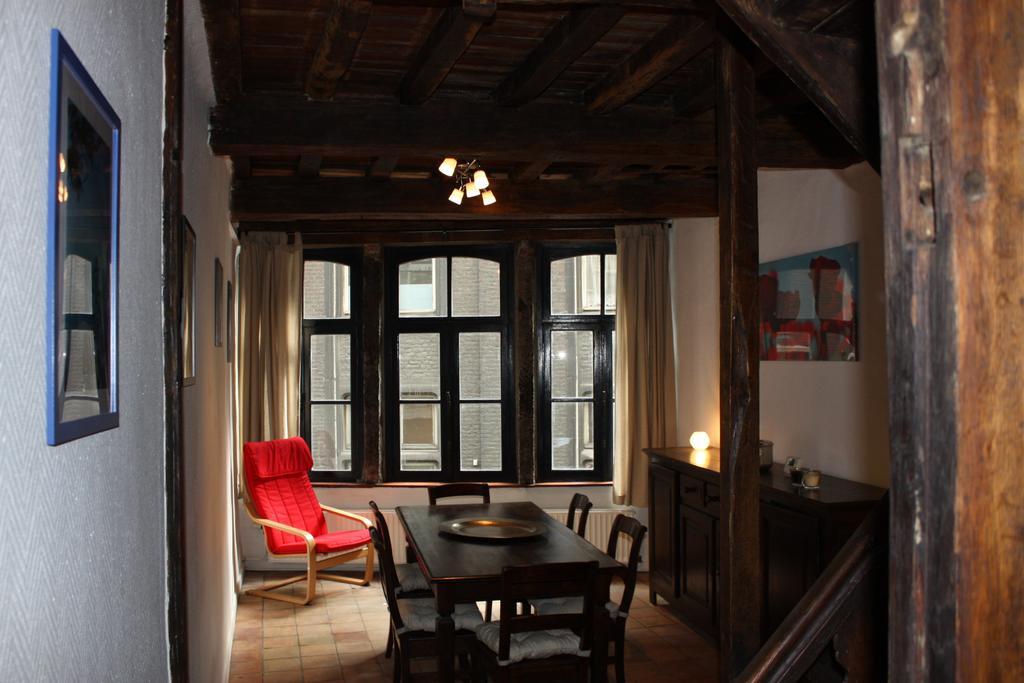 Le Chat Maudit De Maryse Vila Liège Exterior foto
